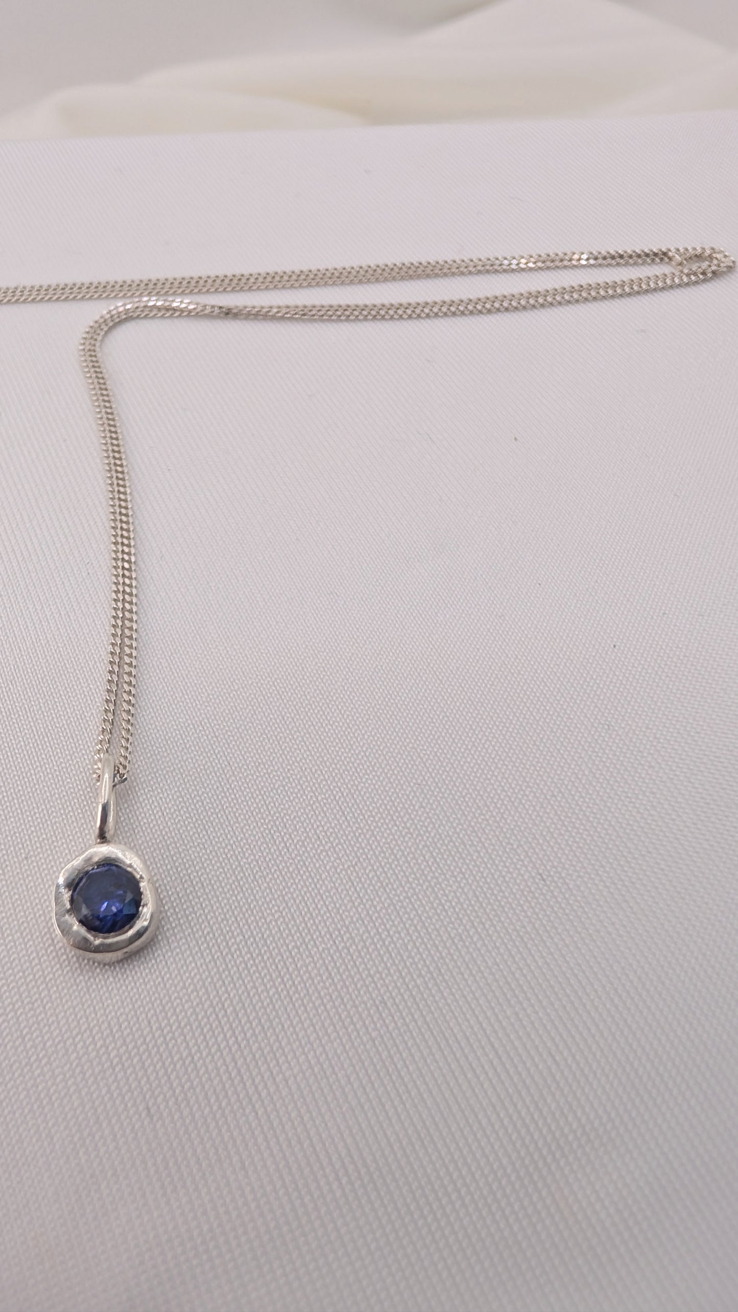 Tanzanite stone in 925 Round Silver Pendant & Chain