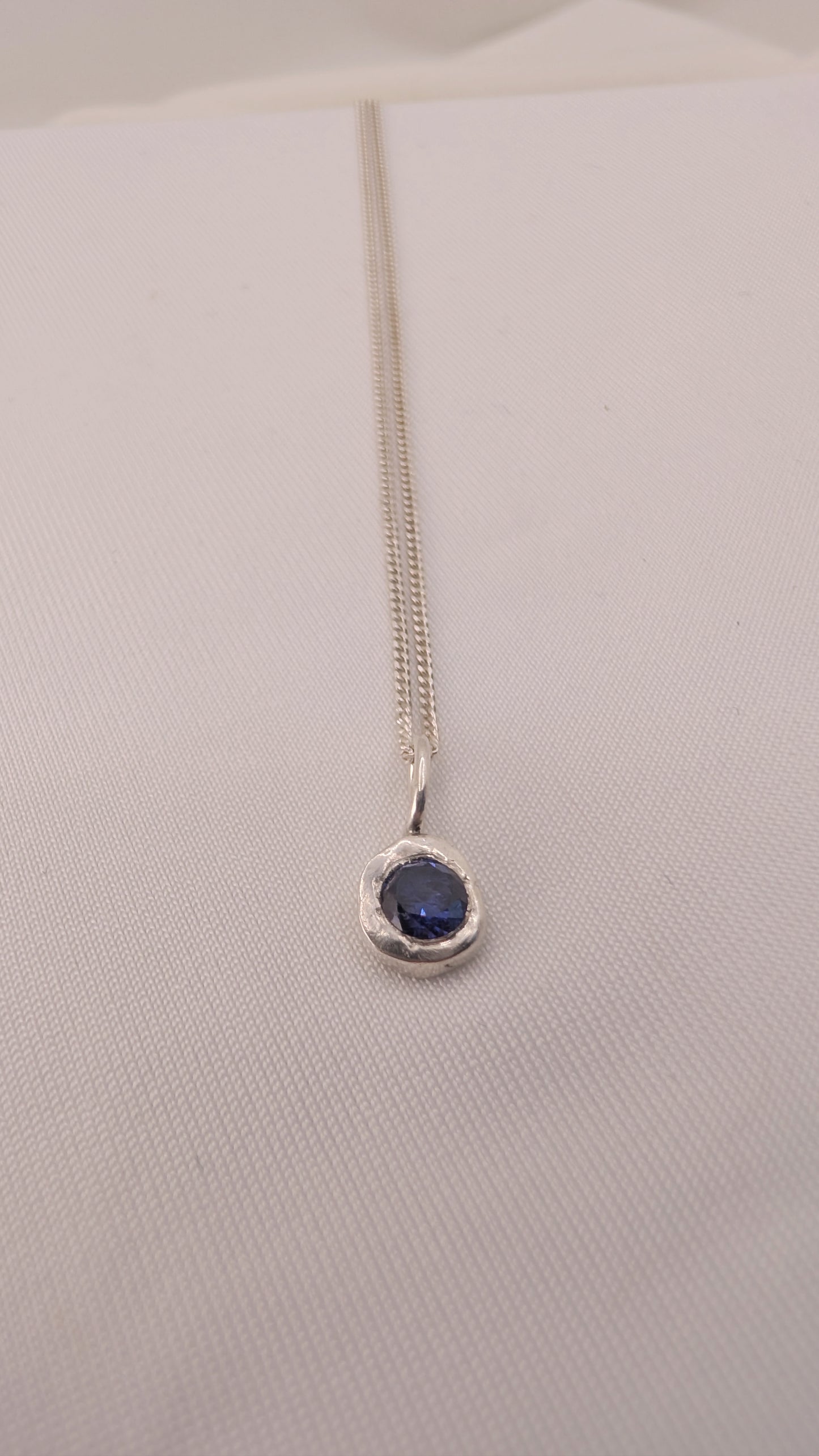 Tanzanite stone in 925 Round Silver Pendant & Chain